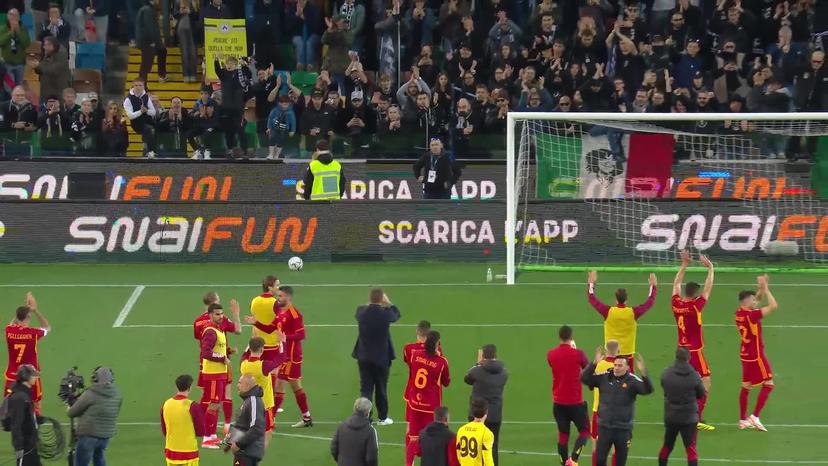 Roma, vittoria e rispetto: saluti al pubblico dell’Udinese al termine – FOTO