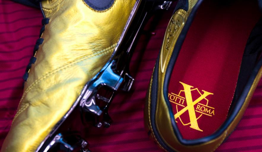 Nike, oggi la presentazione dello scarpino Tiempo Totti X Roma. Svelati i dettagli (FOTO)