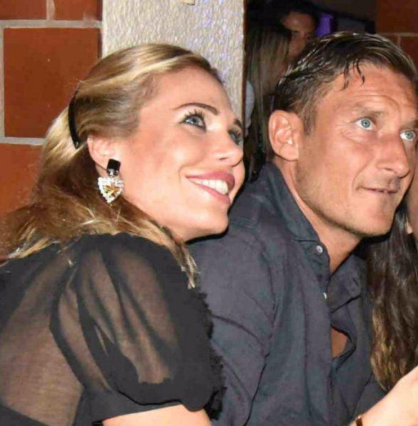 Instagram, Totti festeggia il compleanno di Ilary (FOTO)