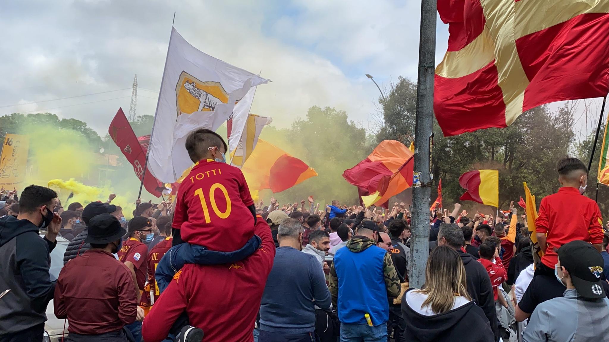 Tifoso romanista disabile picchiato da ultras laziali. Il racconto della vile aggressione