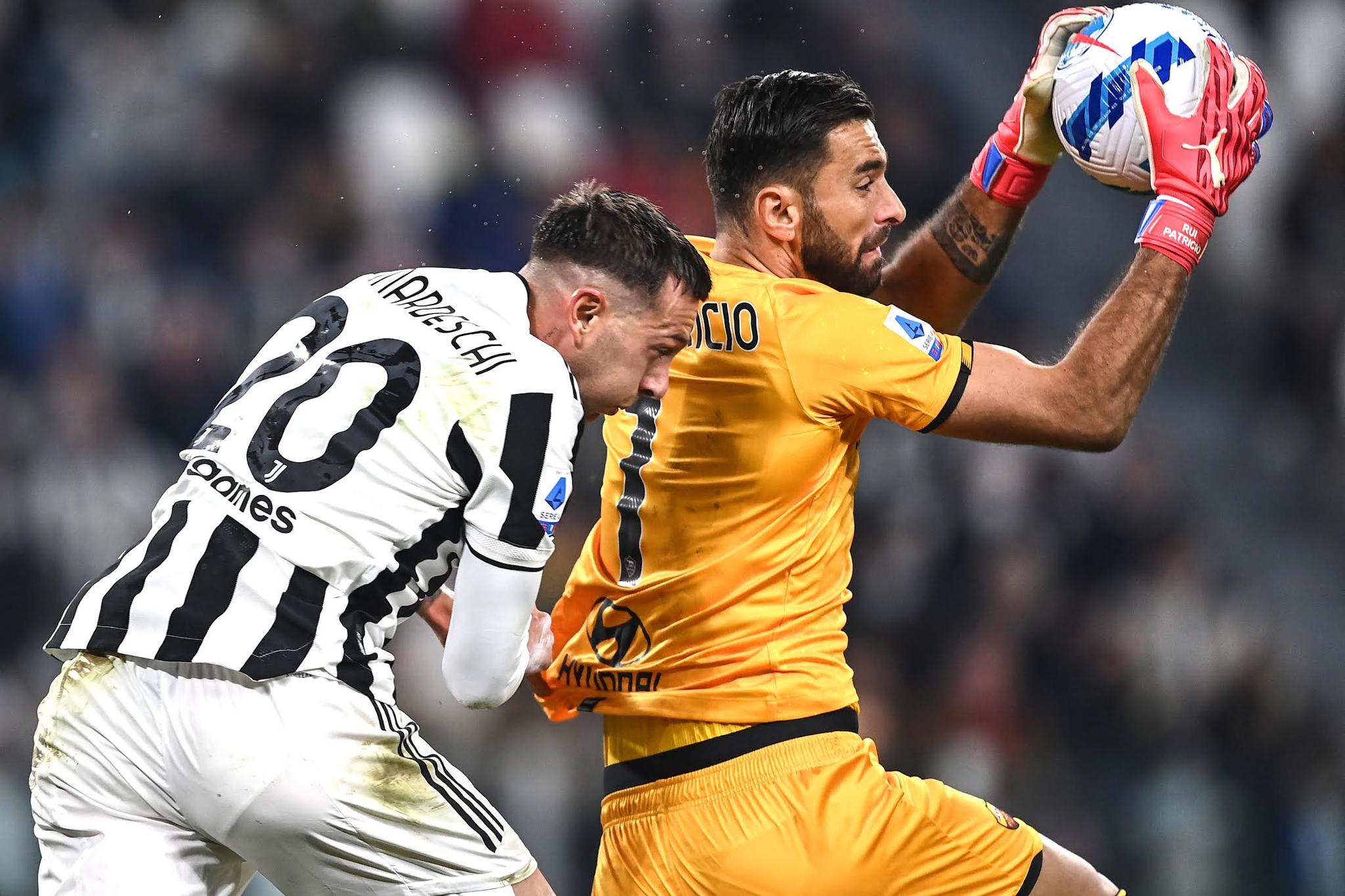 Roma, suggestione Bernardeschi: l’ex Juve avvistato in città