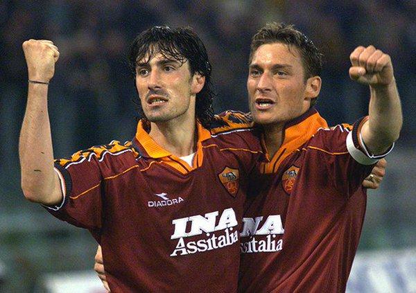 Amarcord derby di Roma: fra i record, i gol e le esultanze iconiche di Totti