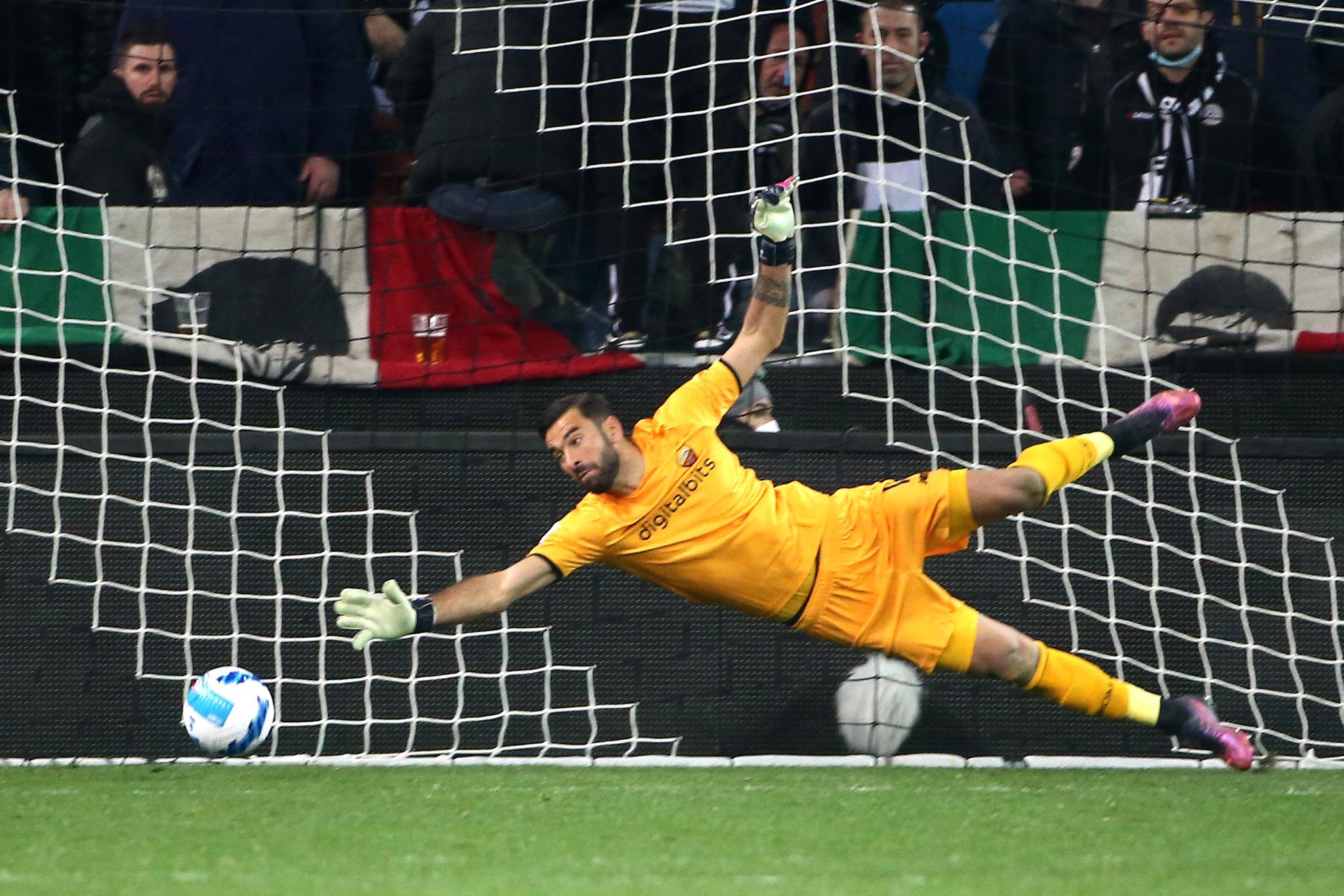 Roma, Rui Patricio non convince più: in pole Vicario. Occhi anche su Martinez, Falcone e Audero