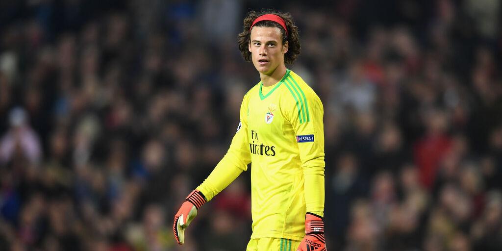 La Roma punta Svilar: ecco il portiere che ha stregato Mourinho