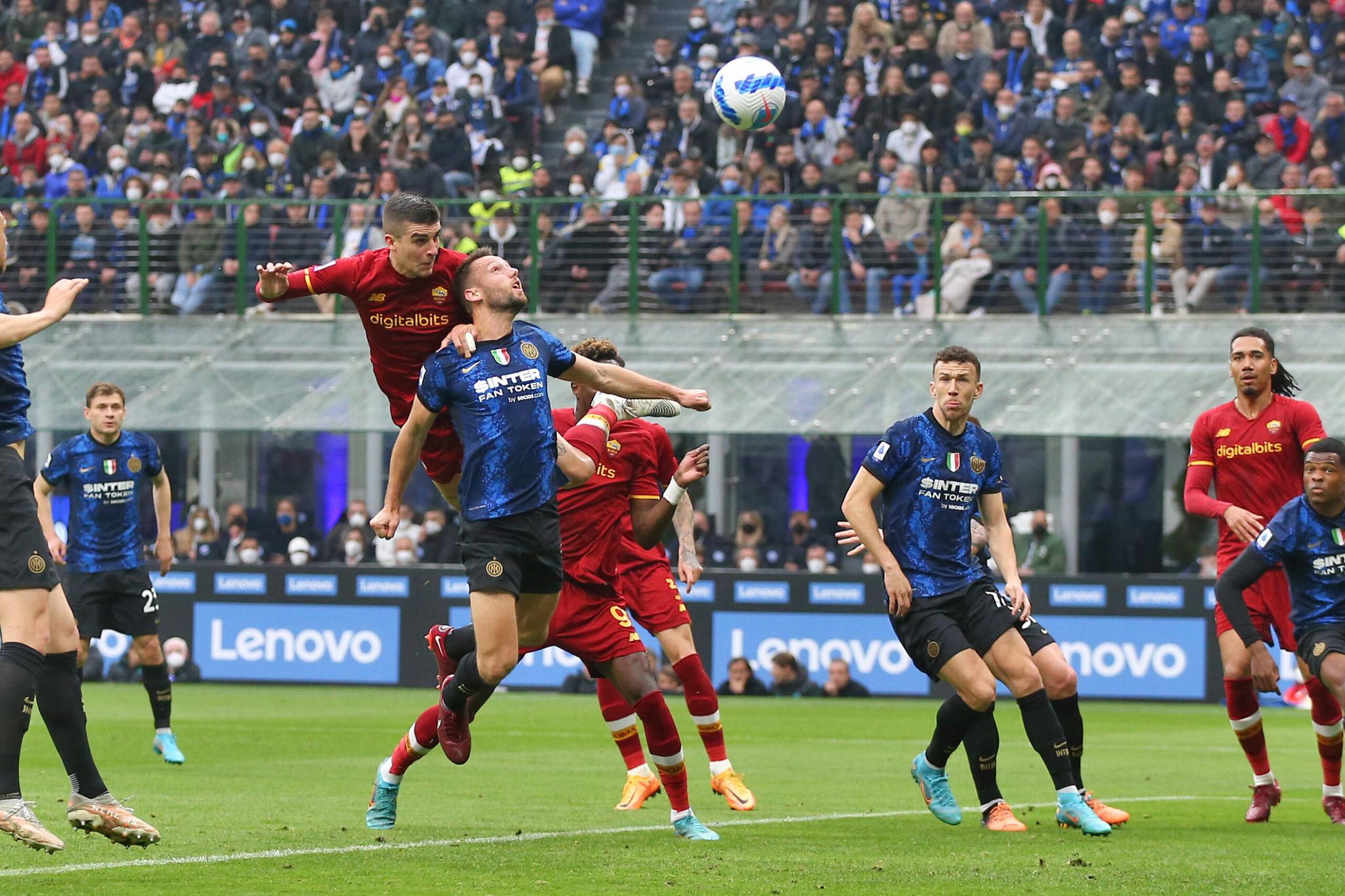 Una sfida totale tra 3-5-2 diversi: l’Inter a memoria la Roma d’istinto
