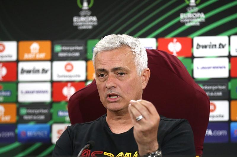 Mourinho: “Mkhitaryan ok, può giocare. E’ una finale, va vissuta con gioia. Nessuna scaramanzia. Squadra concentrata”