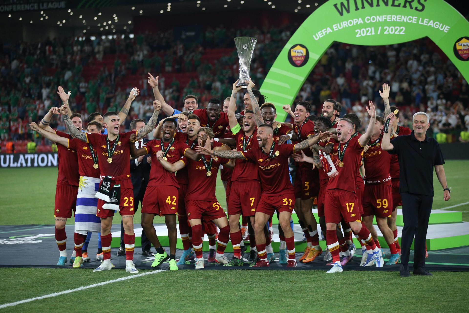 Conference League, si ricorda il trionfo della Roma: ”Ha scritto la storia”