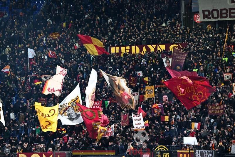 Roma-Athletic, la Sud chiede a tutti i tifosi di portare una bandiera giallorossa – I DETTAGLI