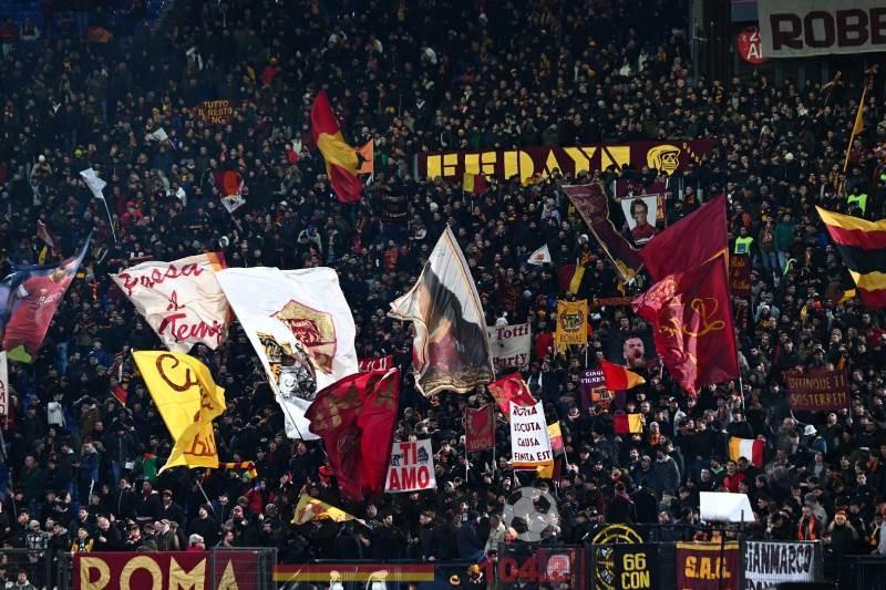 Roma-Verona, applausi e cori della Sud per i Fedayn