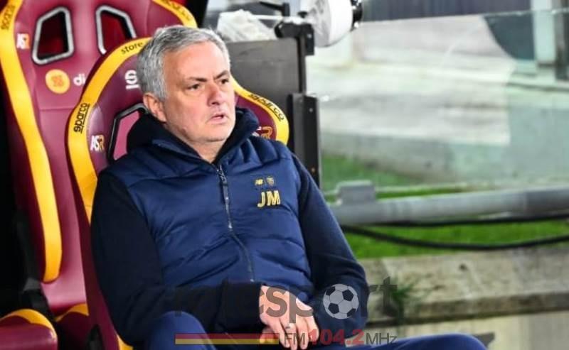 Mourinho in conferenza stampa: “Futuro? Nessuno sa cosa penso. I contratti non sono tutto nel calcio”