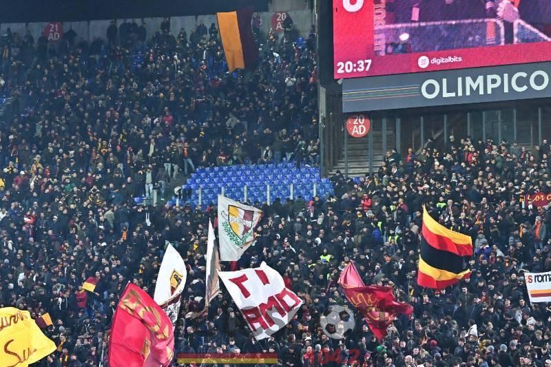 Negato l’ingresso a uno striscione. La Curva Sud si svuota – FOTO