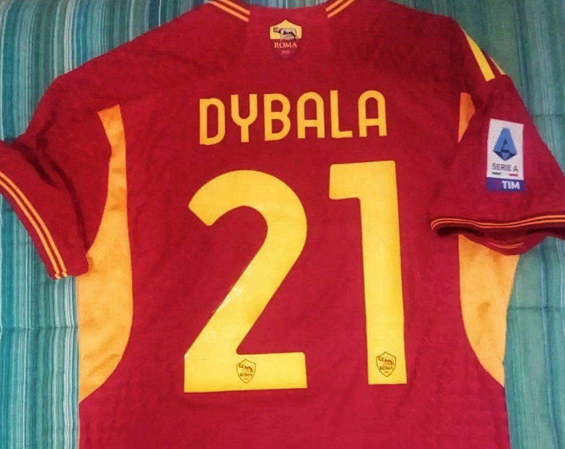 Roma-Adidas, ecco la nuova prima maglia con Dybala (FOTO)
