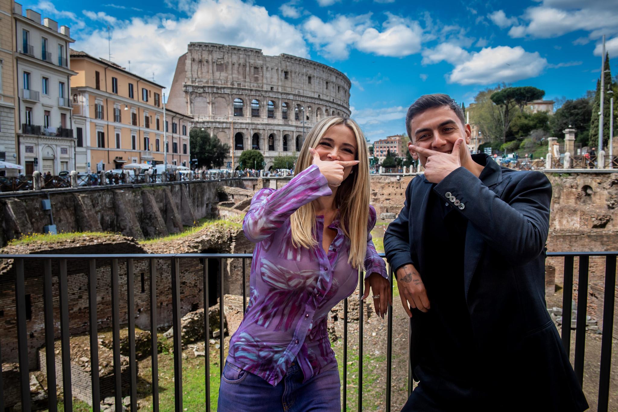Dybala: “Tifosi della Roma incredibili, voglio fare qualcosa di grande qui” poi apre alla 10: “Mai dire mai”