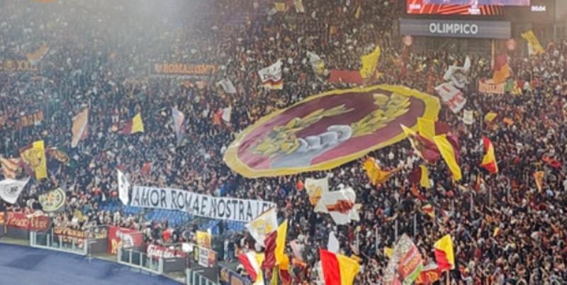 Roma-Bayer Leverkusen, spettacolo Olimpico! La coreografia della Sud e dello stadio – VIDEO