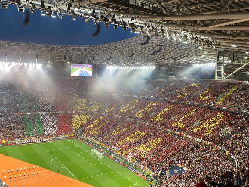 Una 24 ore di tifo e cori poi la mezzanotte più buia e quei maledetti rigori