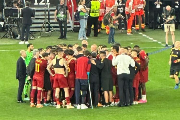 Mourinho alla squadra: “Io resto qui per voi” – FOTO