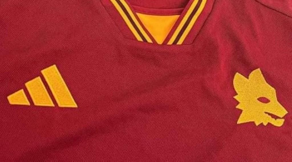Roma, prime indiscrezioni sulla maglia della prossima stagione – FOTO