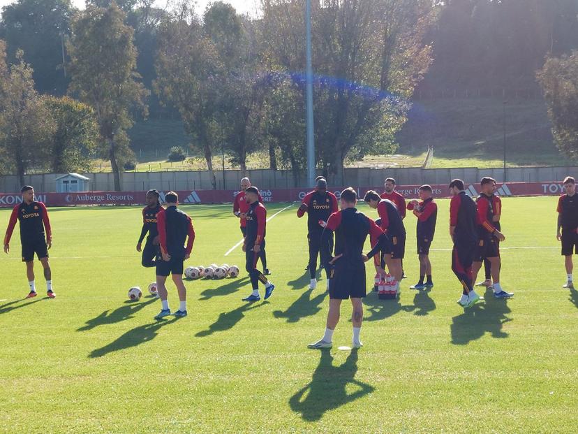 Trigoria, Mancini e Sanches in gruppo. El Shaarawy domani titolare