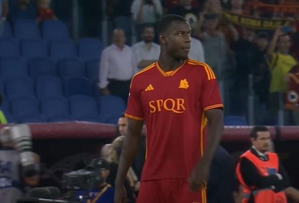 Ndicka, primo calciatore della Roma dal 2004 a giocare 38 partite senza mai essere sostituito
