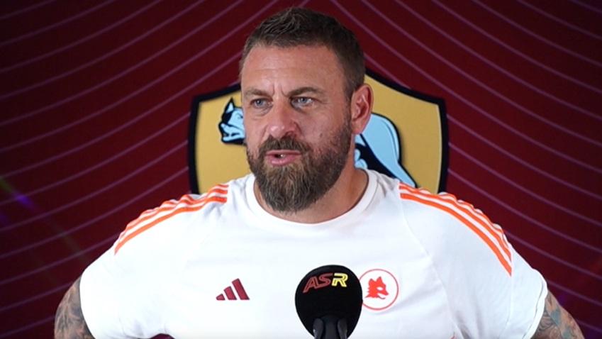 De Rossi: “7 giorni per completare la rosa. Dybala? Gesto emozionante. Soulè può giocare a sinistra. Karsdorp fuori dai miei piani”