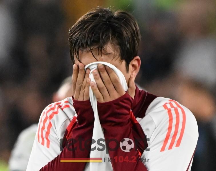 Dybala, arriva l’annuncio della Roma: “Paulo si opererà”. Stagione finita