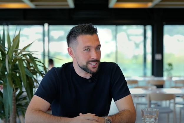 Ajax-Farioli, ufficiale la separazione: Premier, Bundesliga e Roma nel suo futuro