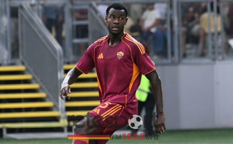 Ndicka, distorsione alla caviglia: per ora resta a Trigoria, da valutare la partenza in Nazionale