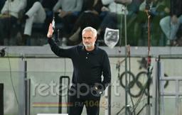 La Sud saluta Mou: “Gloria eterna”. Lo Special manda un bacio alla Curva – FOTO