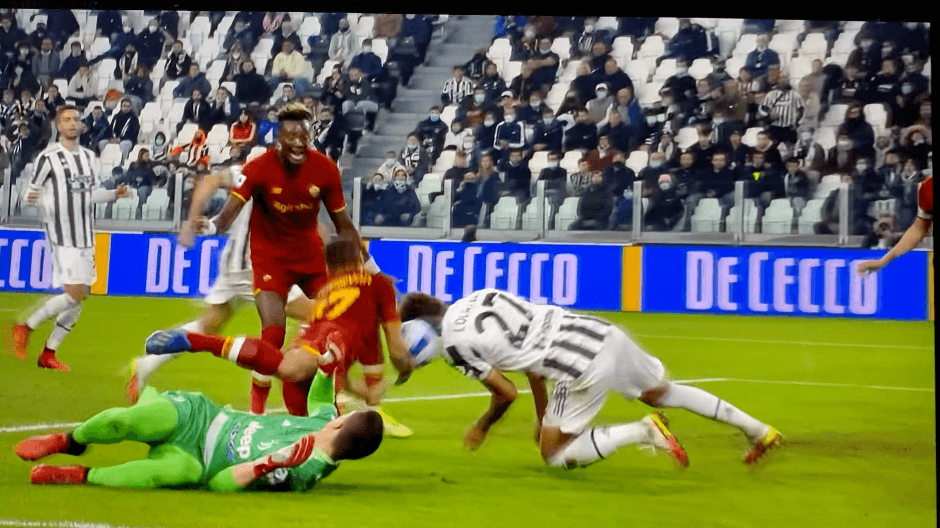 Juve-Roma, il fallo di mano di Mkhitaryan non c’è: GUARDA IL VIDEO