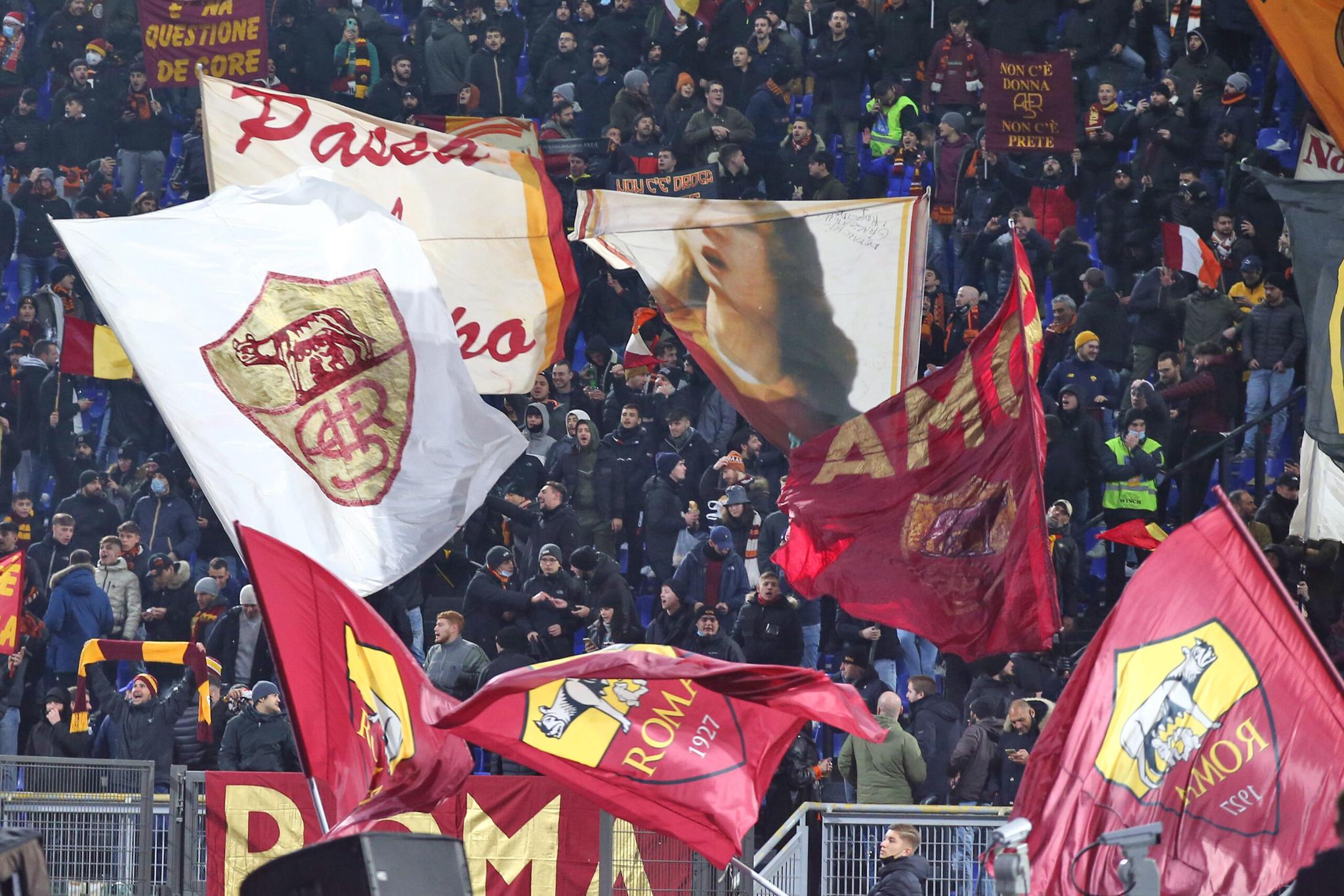 La Roma fa cambiare la regola sull’inno allo stadio