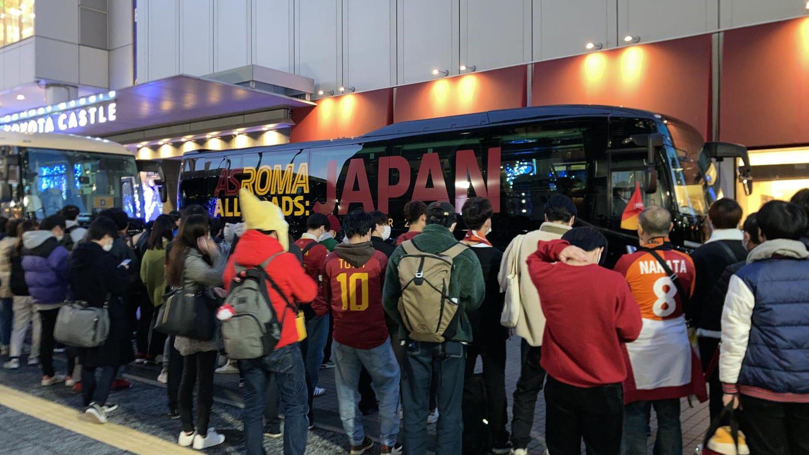 La Roma è arrivata a Nagoya: alle 11.30 il primo match in Giappone. Grande entusiasmo dei tifosi (FOTO)
