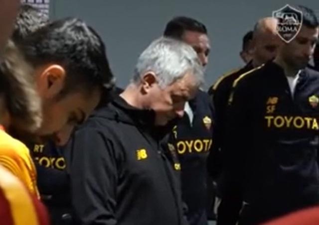 Trigoria, in gruppo Zaniolo e Dybala. Prima dell’allenamento Mourinho e Pellegrini hanno ricordato Vialli (VIDEO)