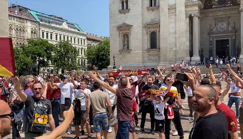 Budapest, si scalda la Fan Zone: migliaia i tifosi romanisti presenti tra cori e bandiere (VIDEO)