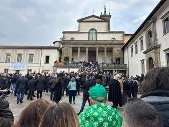 Bossi, a Pontida l’ultimo saluto al Senatur tra ‘Padania libera’ e contestazioni