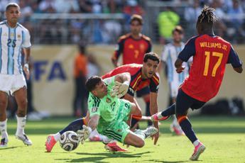 Spagna-Inghilterra, gol annullato a Nico Williams e proteste in finale Mondiali
